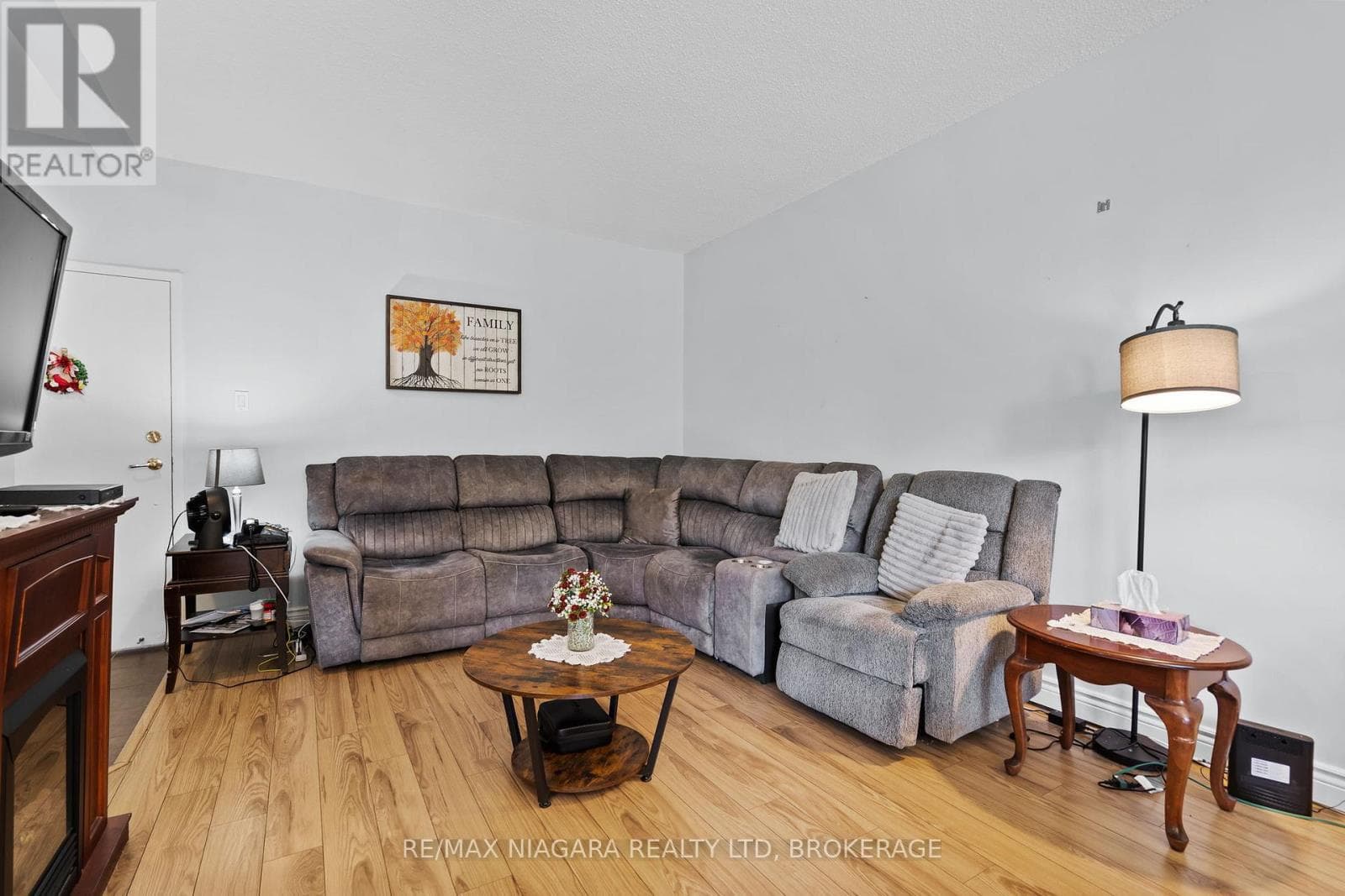107 - 6390 HUGGINS STREET, Niagara — photo 3