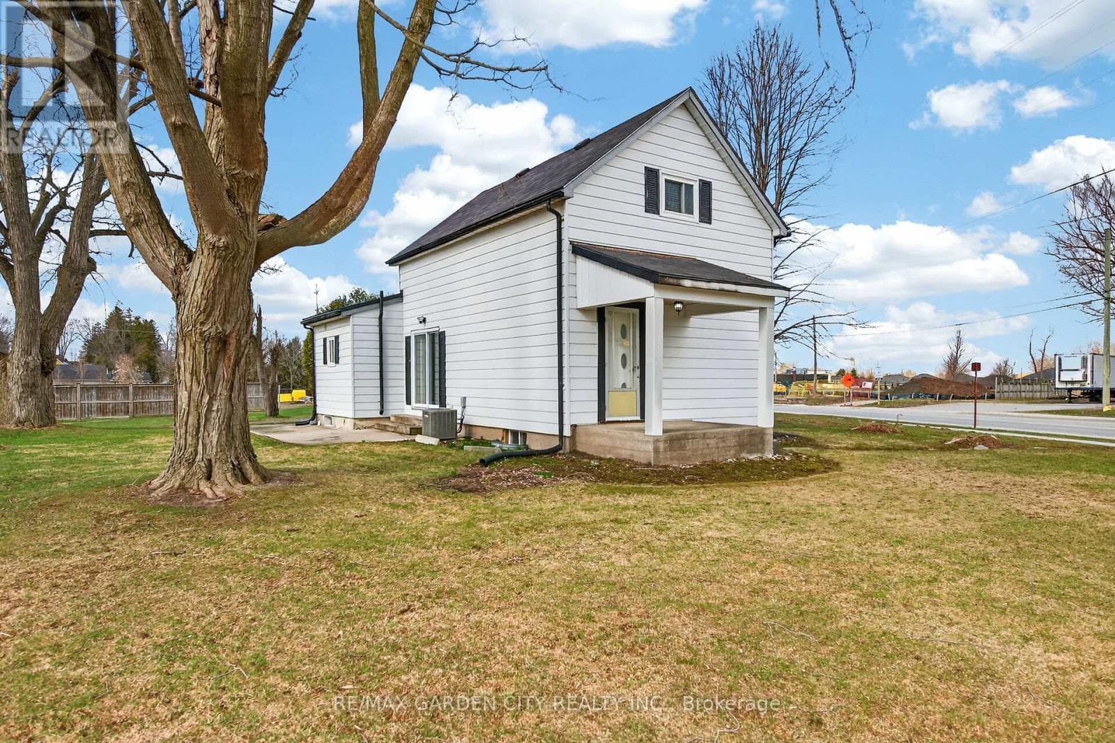 407 BELL STREET in 