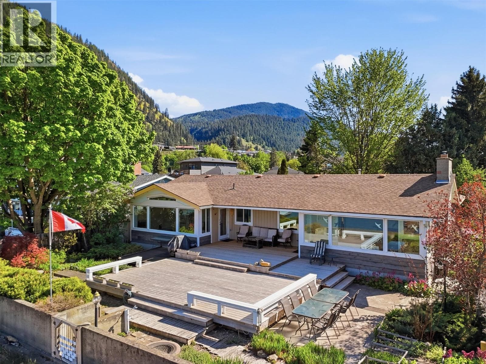 327 Lakeshore Drive in 