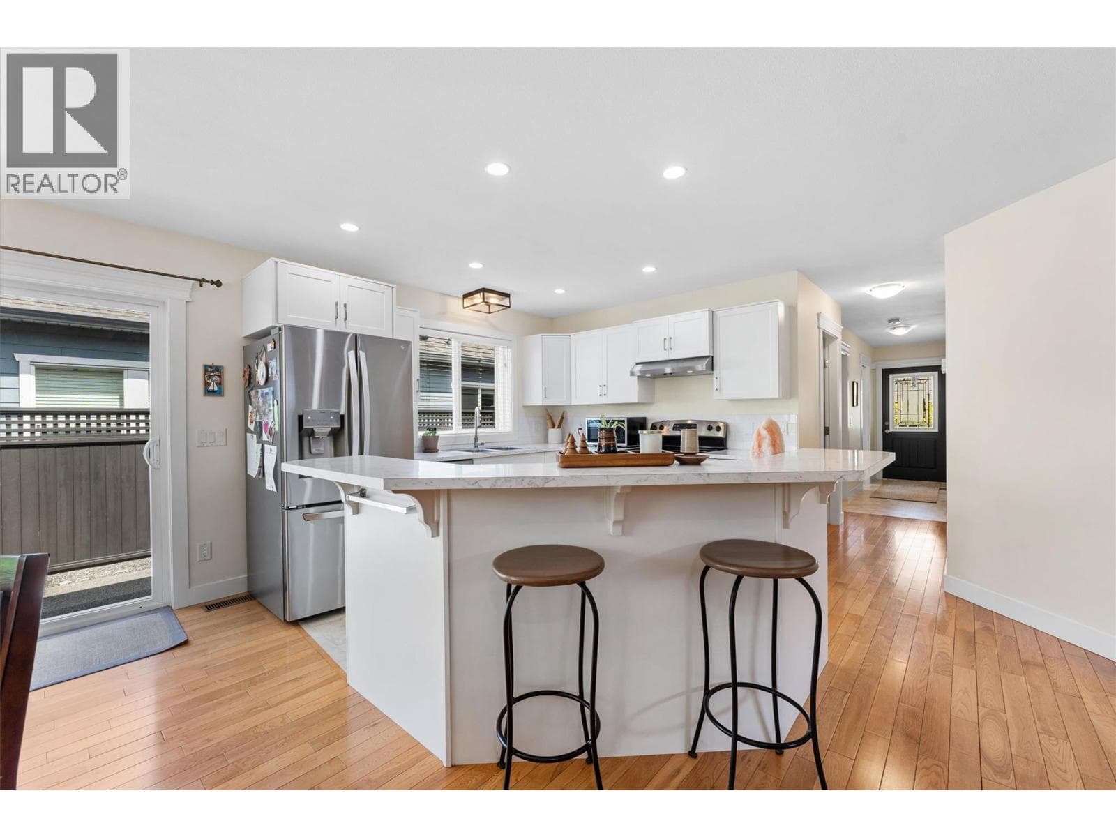 3340 Mimosa Drive, Interior REALTORS® — photo 5