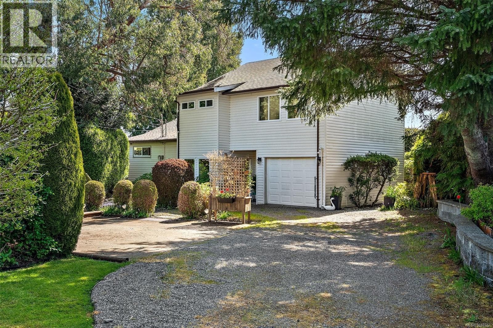 1937 KALTASIN ROAD, Victoria — photo 3