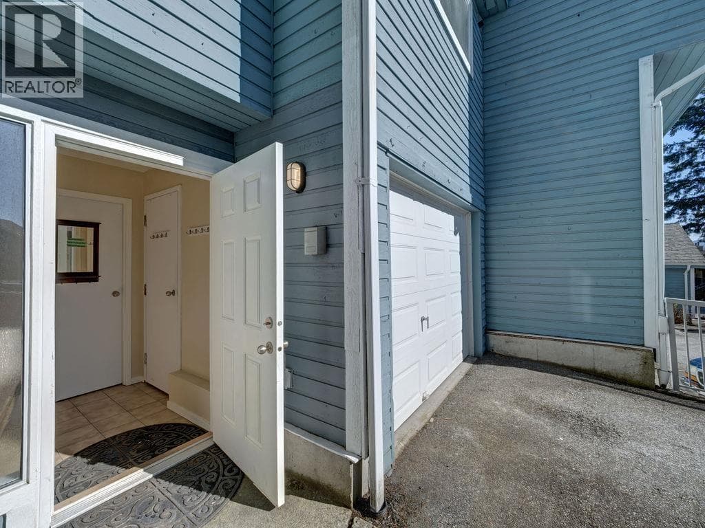 5 822 GIBSONS WAY, Greater Vancouver — photo 4