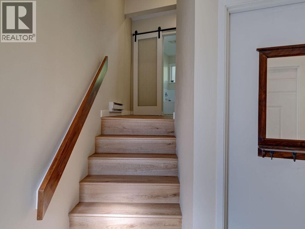 5 822 GIBSONS WAY, Greater Vancouver — photo 5