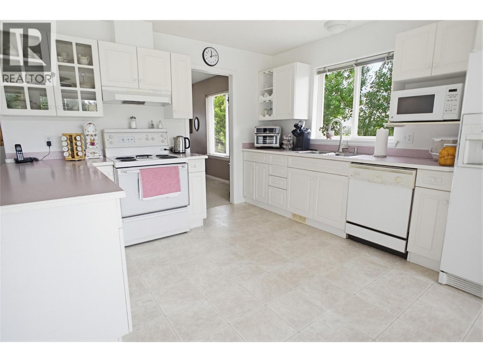161 HASLETT ROAD, Interior REALTORS® — photo 2