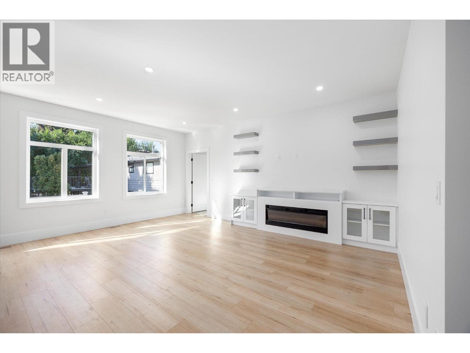705 McClure Road, Interior REALTORS® — photo 5