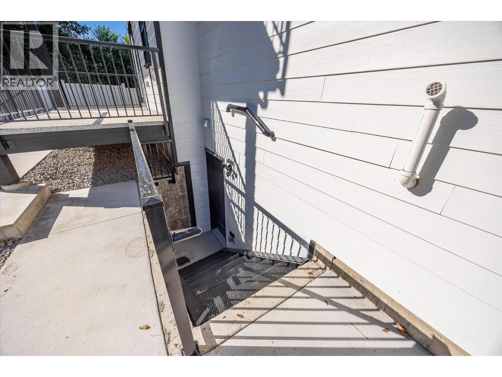 705 McClure Road, Interior REALTORS®