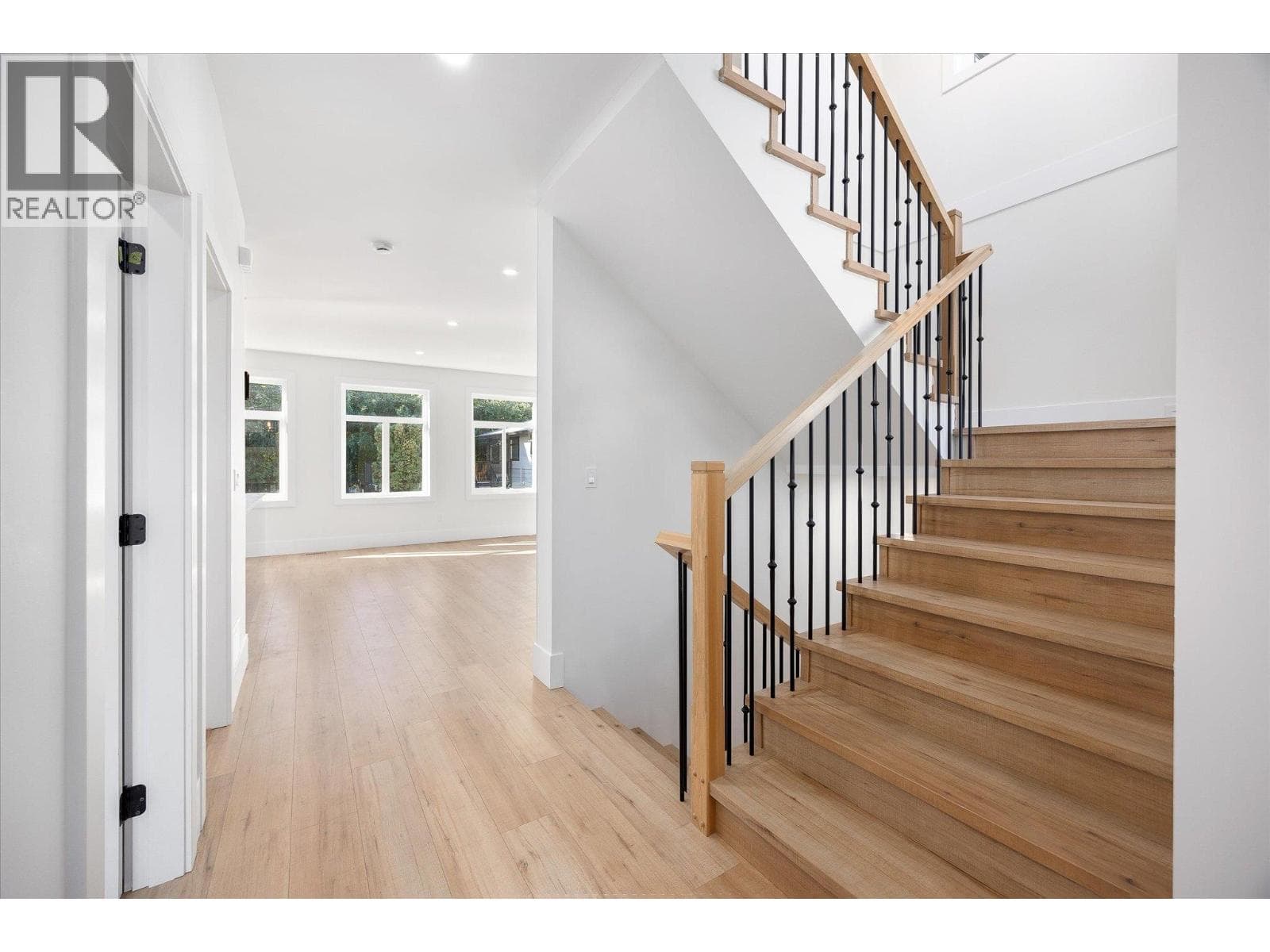 705 McClure Road, Interior REALTORS® — photo 4