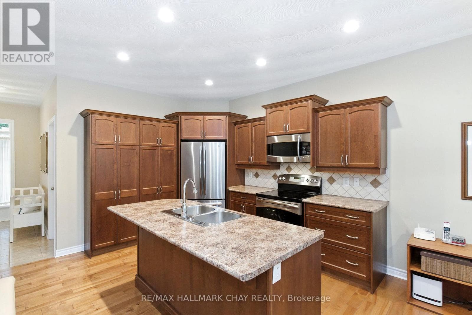 32 VALLEYCREST DRIVE, Toronto — photo 5