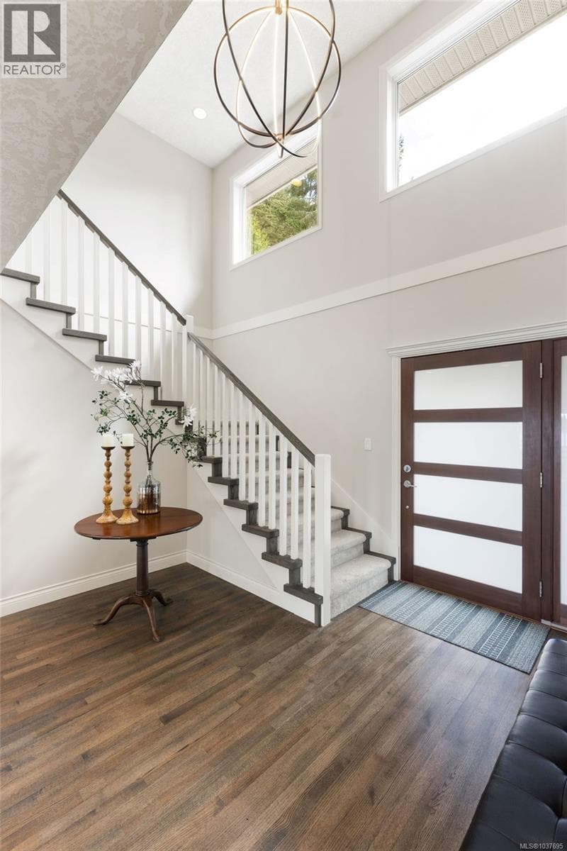 2450 Whidby Lane, Victoria — photo 4