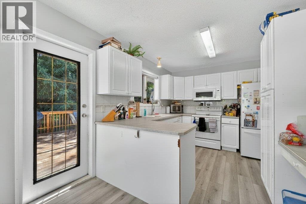 1641 17 Street SE, Interior REALTORS® — photo 4