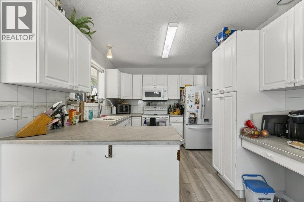 1641 17 Street SE, Interior REALTORS® — photo 5