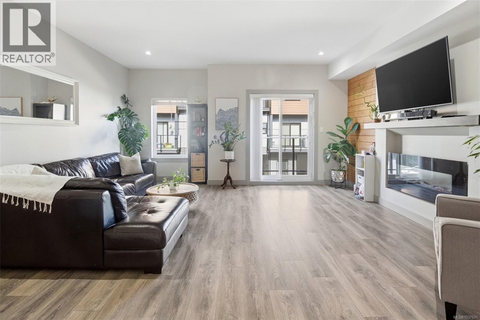 103 687 Strandlund Ave, Victoria — photo 5