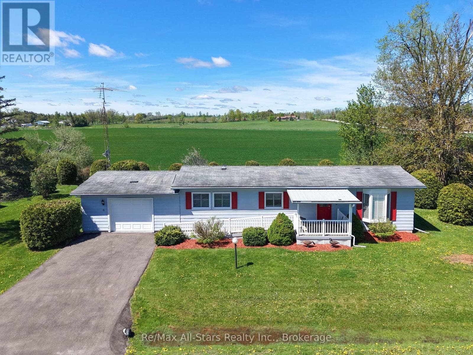 6 VISTA DRIVE in Fenelon