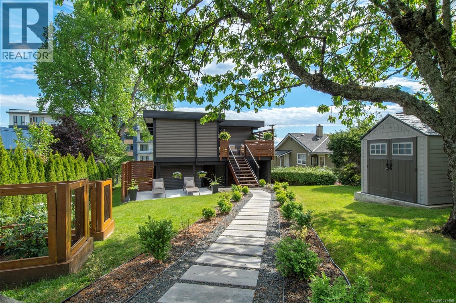 734 Birch St, Vancouver Island — photo 2