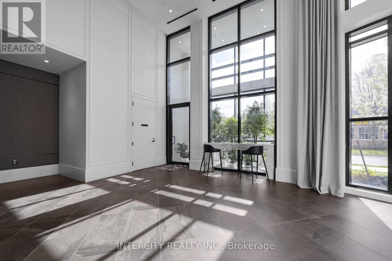 326 - 2075 KING ROAD, Toronto — photo 5