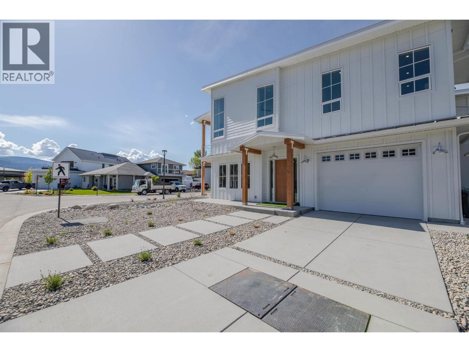881 Lighthouse Landing, Interior REALTORS® — photo 2