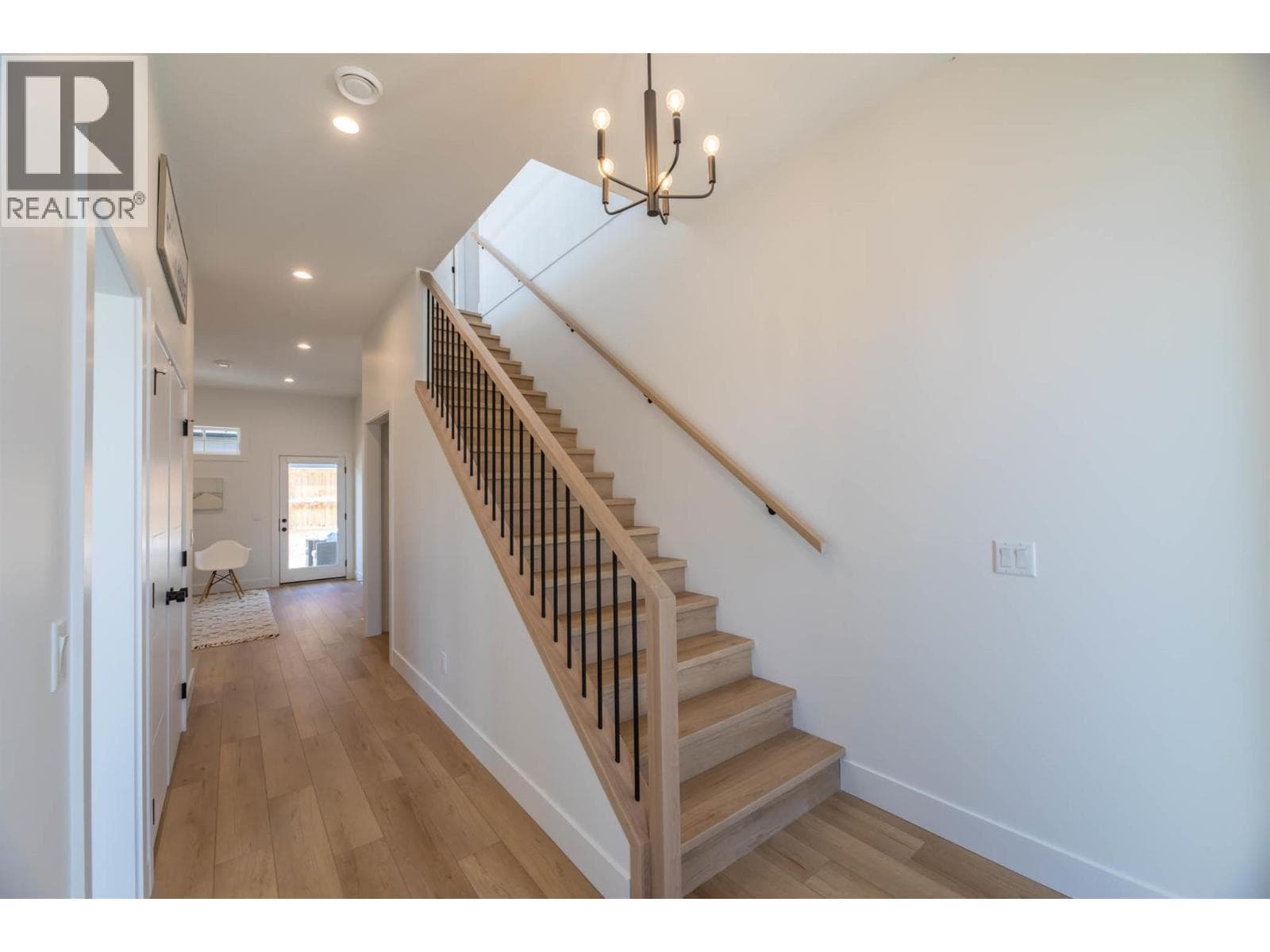 881 Lighthouse Landing, Interior REALTORS® — photo 4