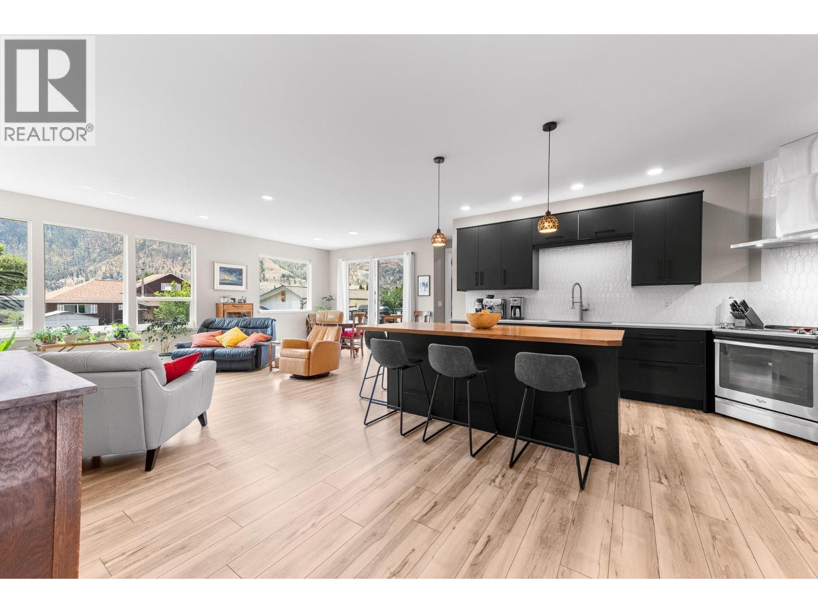 617 2ND AVENUE, Interior REALTORS® — photo 4