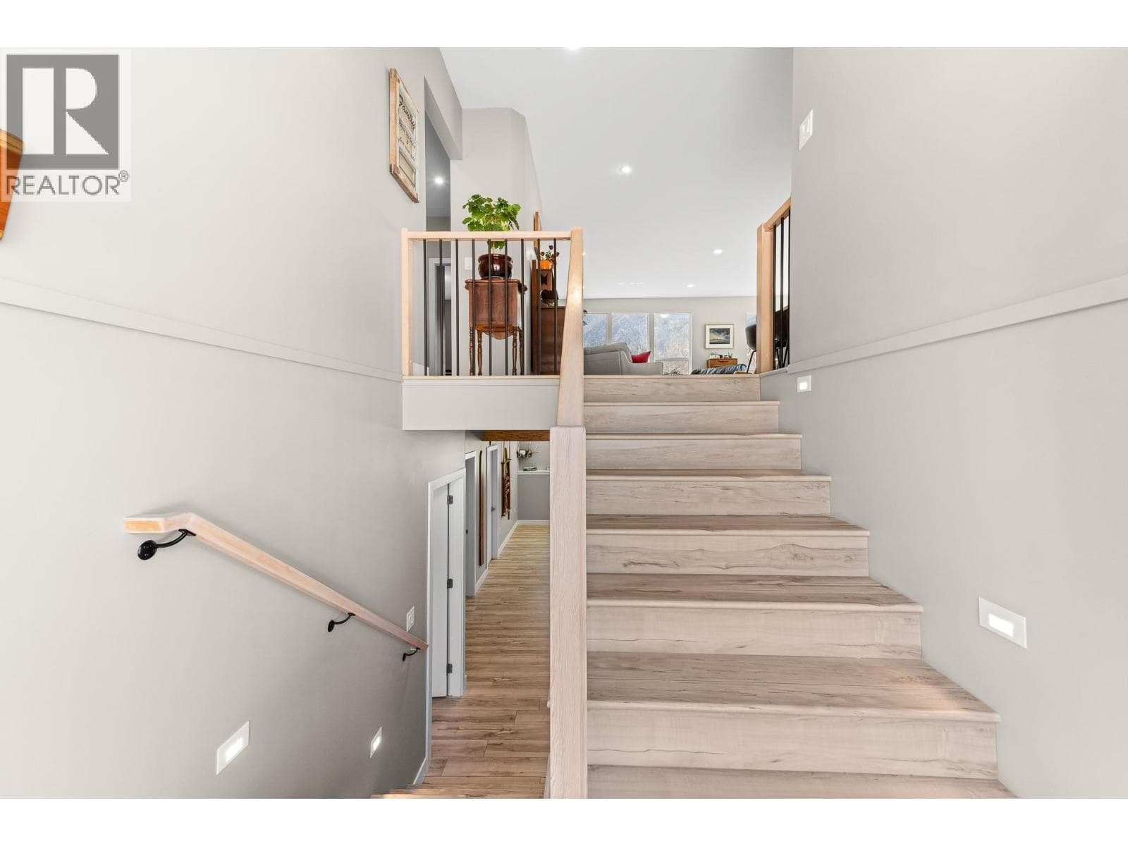 617 2ND AVENUE, Interior REALTORS® — photo 3