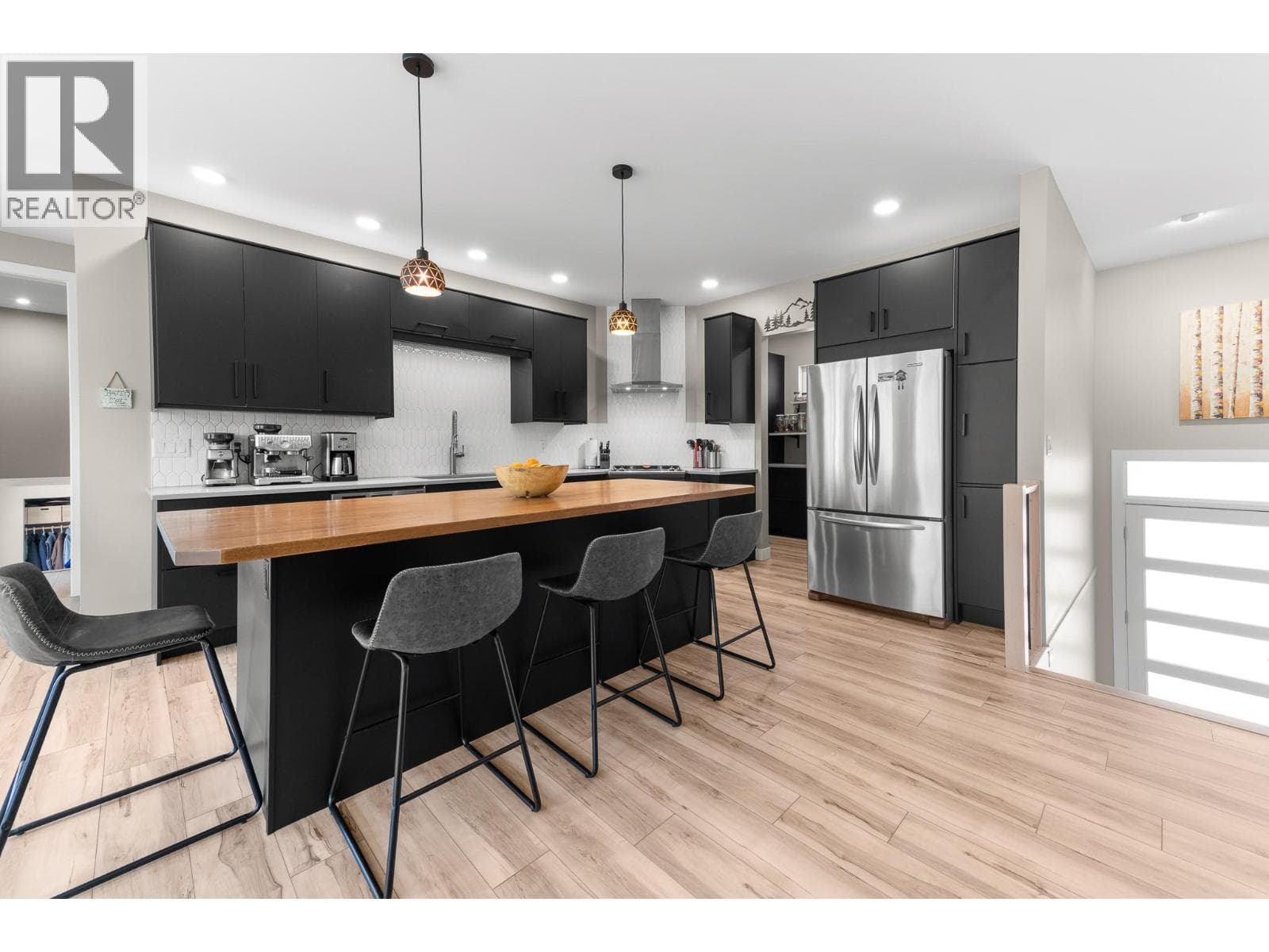 617 2ND AVENUE, Interior REALTORS® — photo 5
