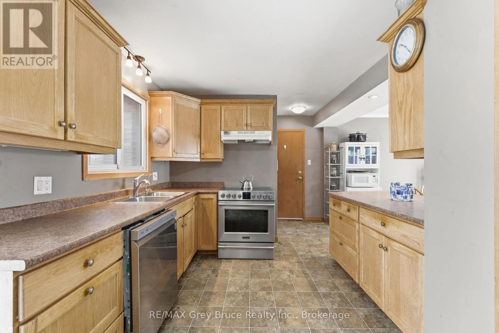 235 5TH AVENUE, OnePoint — photo 3