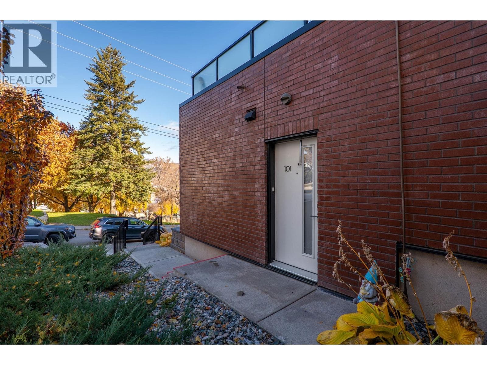 227 BATTLE Street Unit# 101, Interior REALTORS® — photo 2