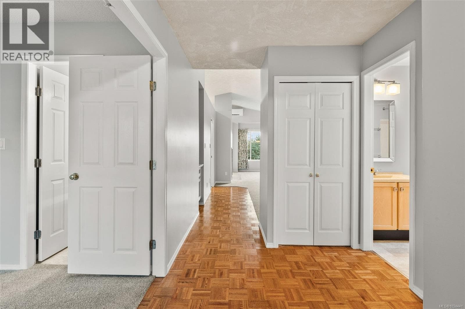 22 901 Kentwood Lane, Victoria — photo 2