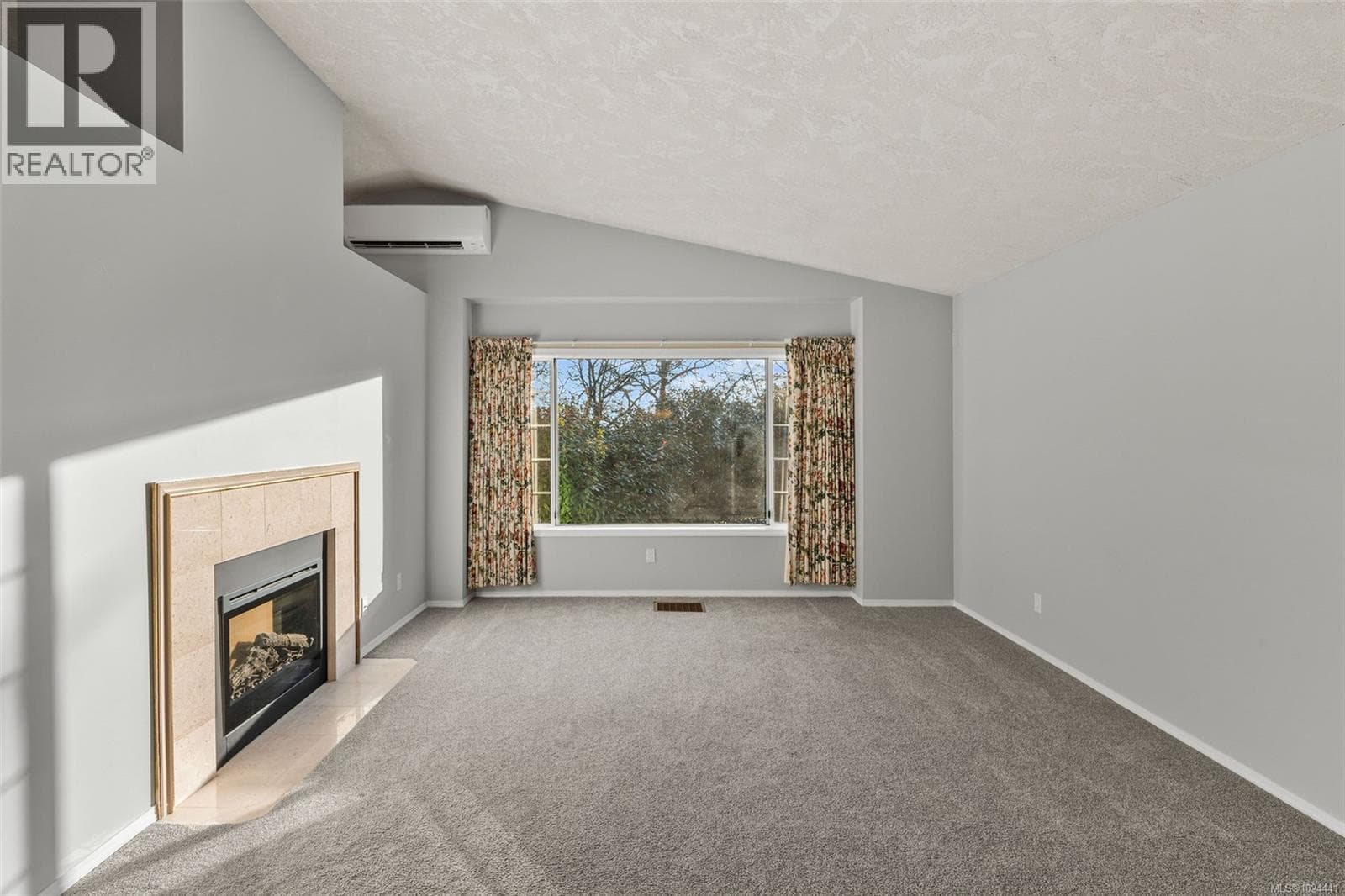 22 901 Kentwood Lane, Victoria — photo 4