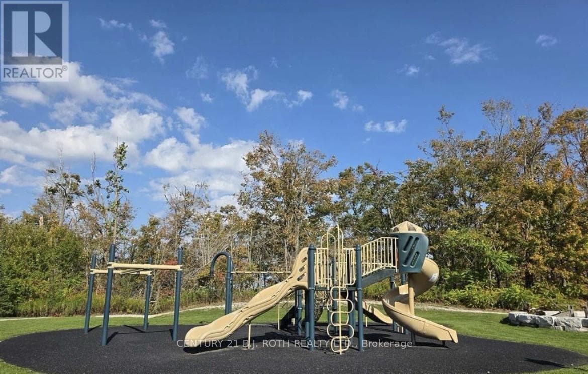 2296-2297 - 90 HIGHLAND DRIVE, Toronto — photo 2
