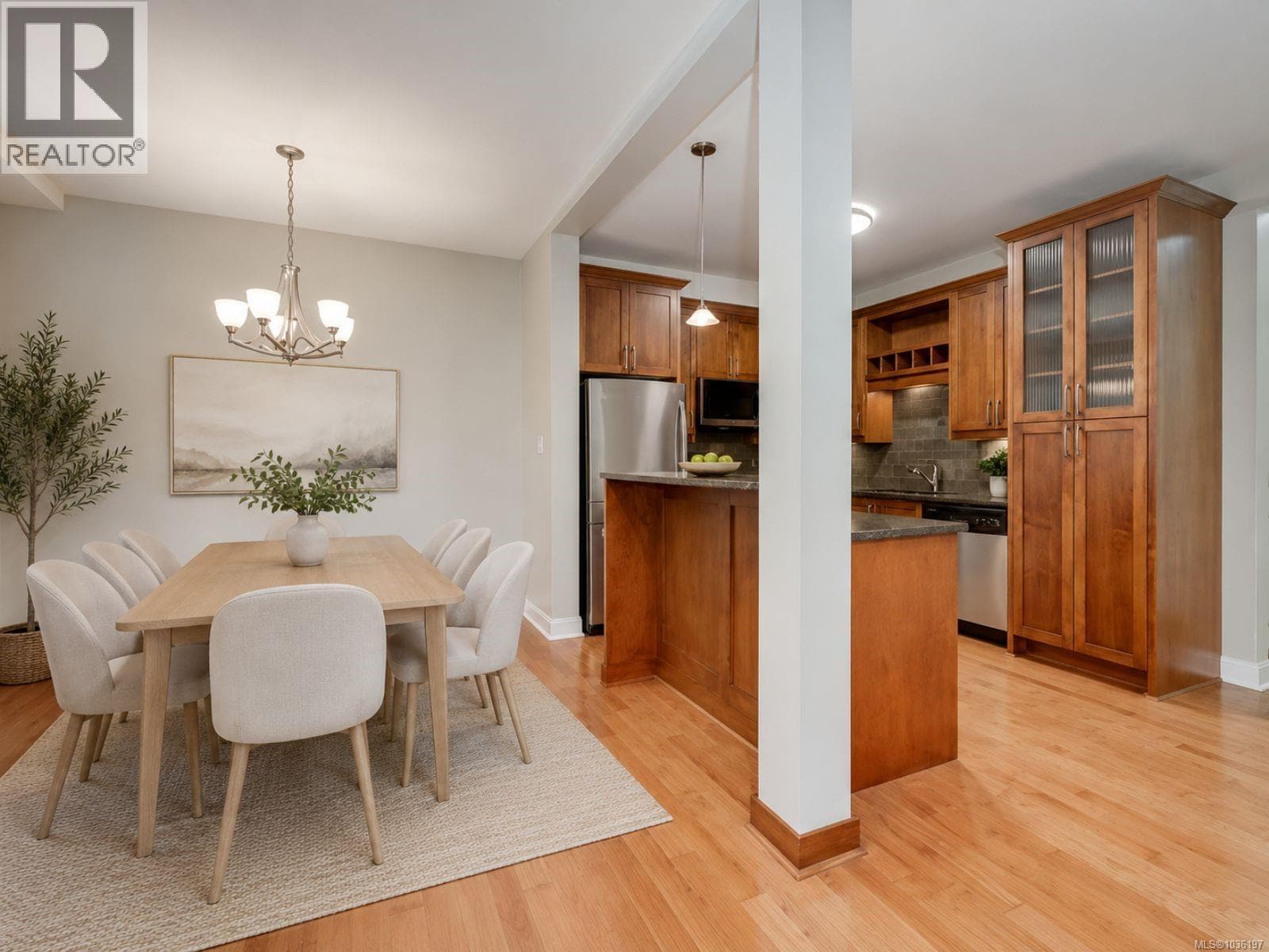 2 1217 McKenzie St, Victoria — photo 3