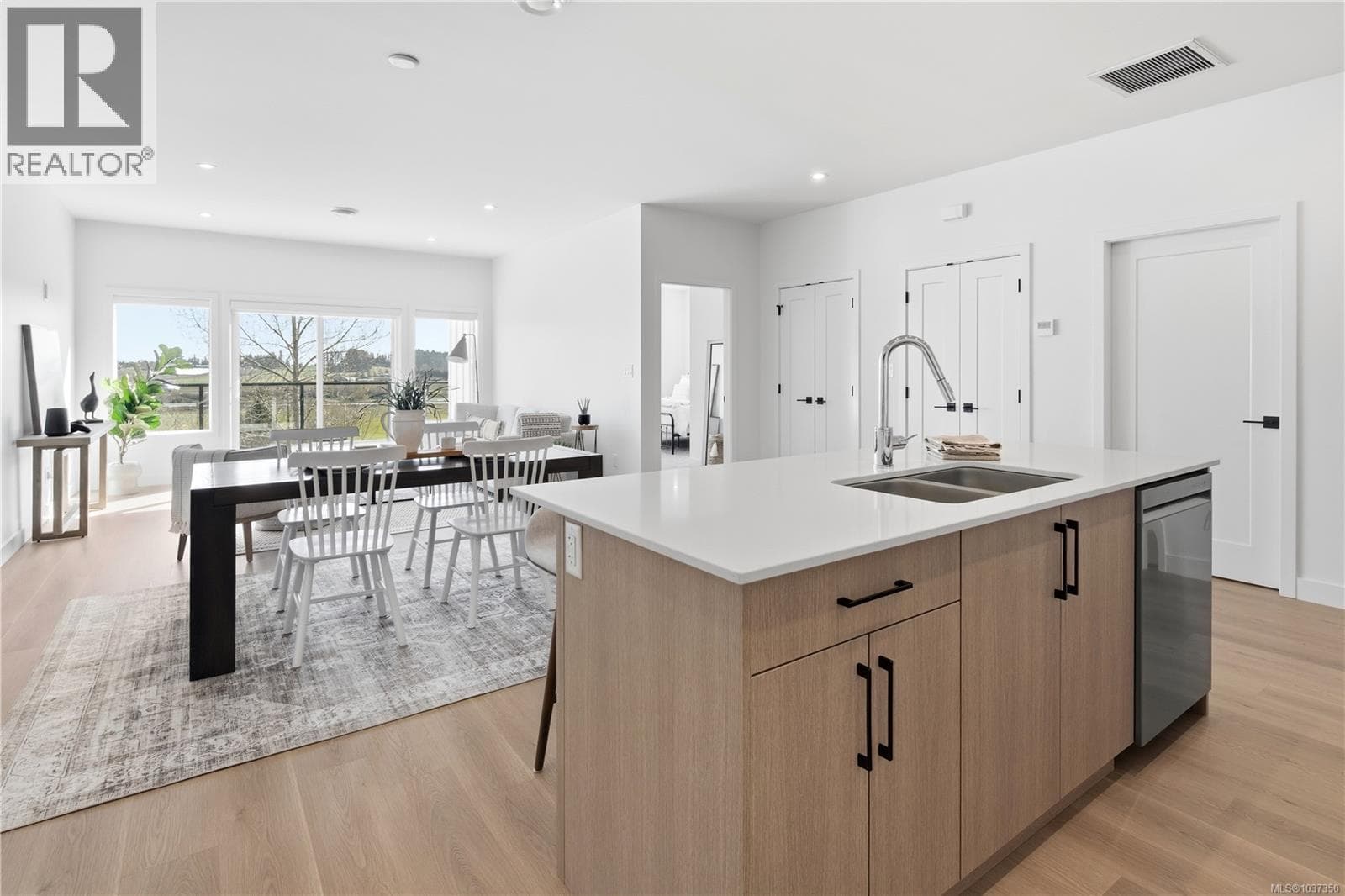 301 7057 Central Saanich Rd in 