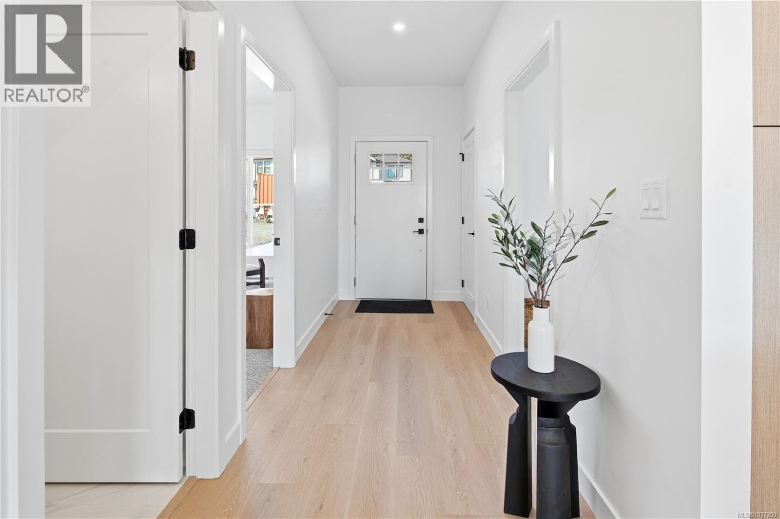 301 7057 Central Saanich Rd, Victoria — photo 2