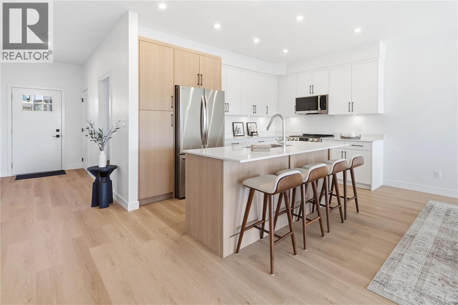 301 7057 Central Saanich Rd, Victoria — photo 3