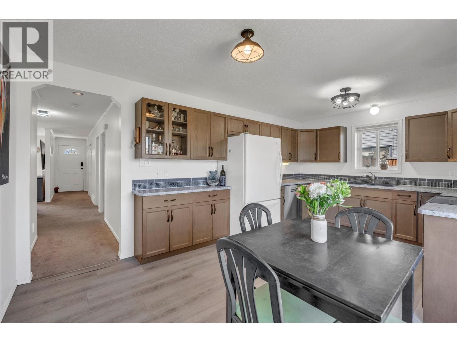 9714 Sargeant Street, Interior REALTORS® — photo 2