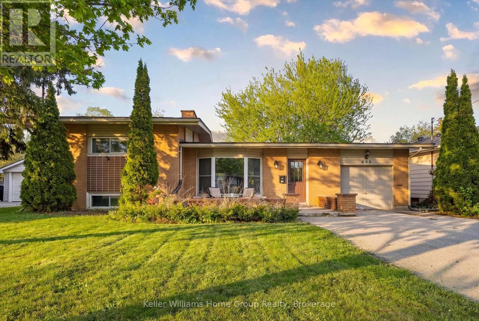 490 GARAFRAXA Street E in 