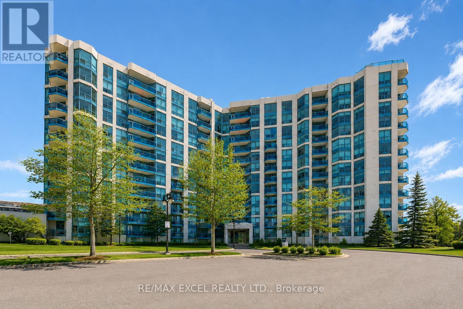 916 - 340 WATSON STREET W in Port Whitby