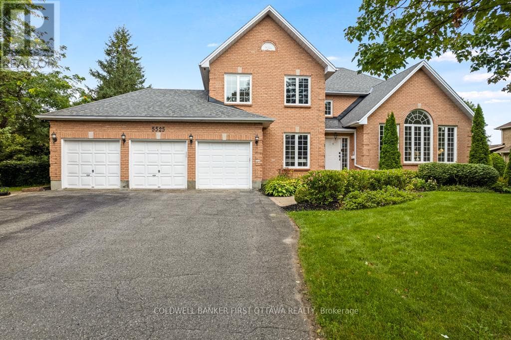 5525 PETTAPIECE CRESCENT in MANOTICK
