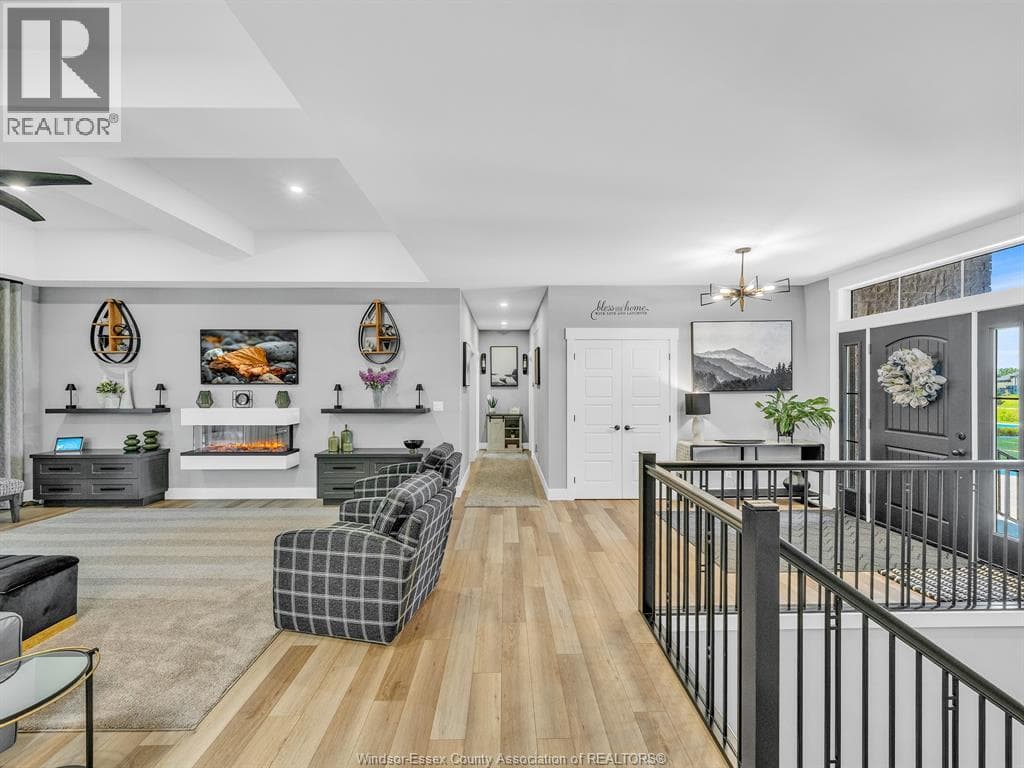 36 MANUEL COURT, Windsor — photo 4