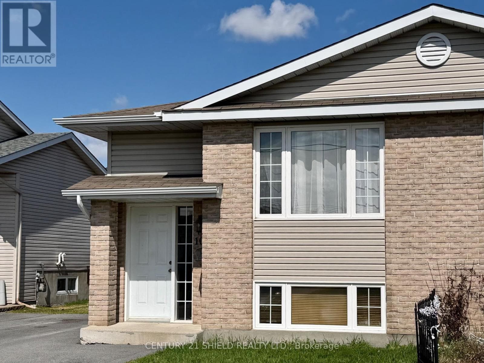 101 MCKENZIE STREET, Cornwall — photo 2
