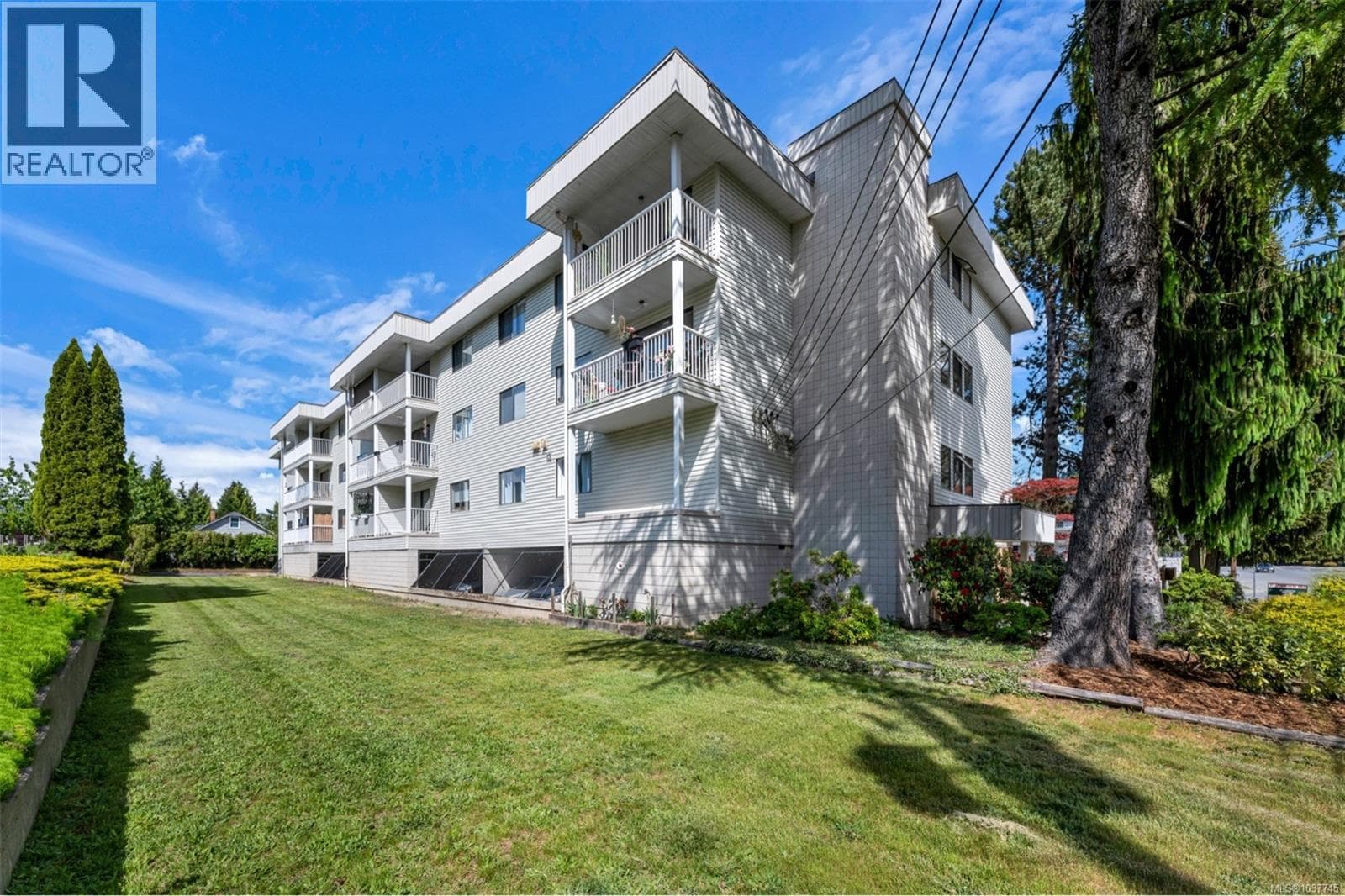 99 18 King George St in 