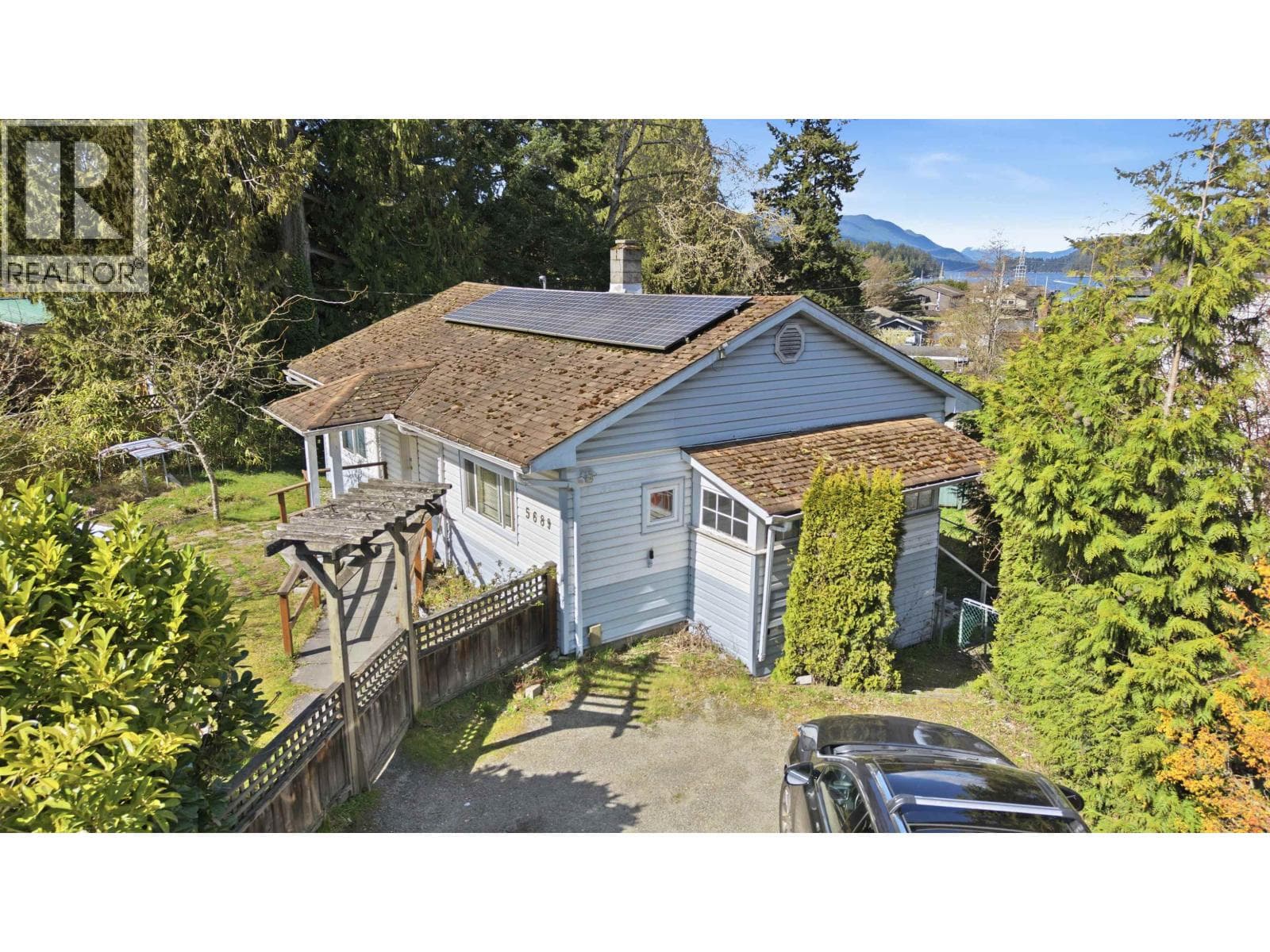 5689 PORPOISE BAIE ROAD in 