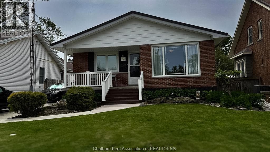 94 Stanley AVENUE, Chatham Kent — photo 2