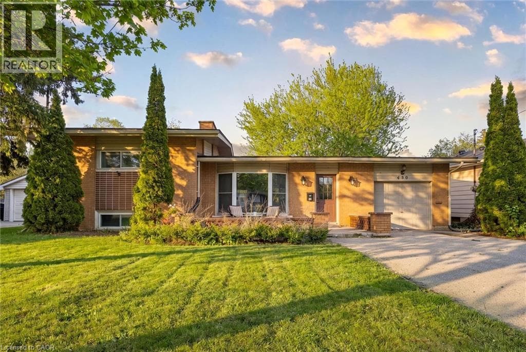 490 GARAFRAXA Street E in 