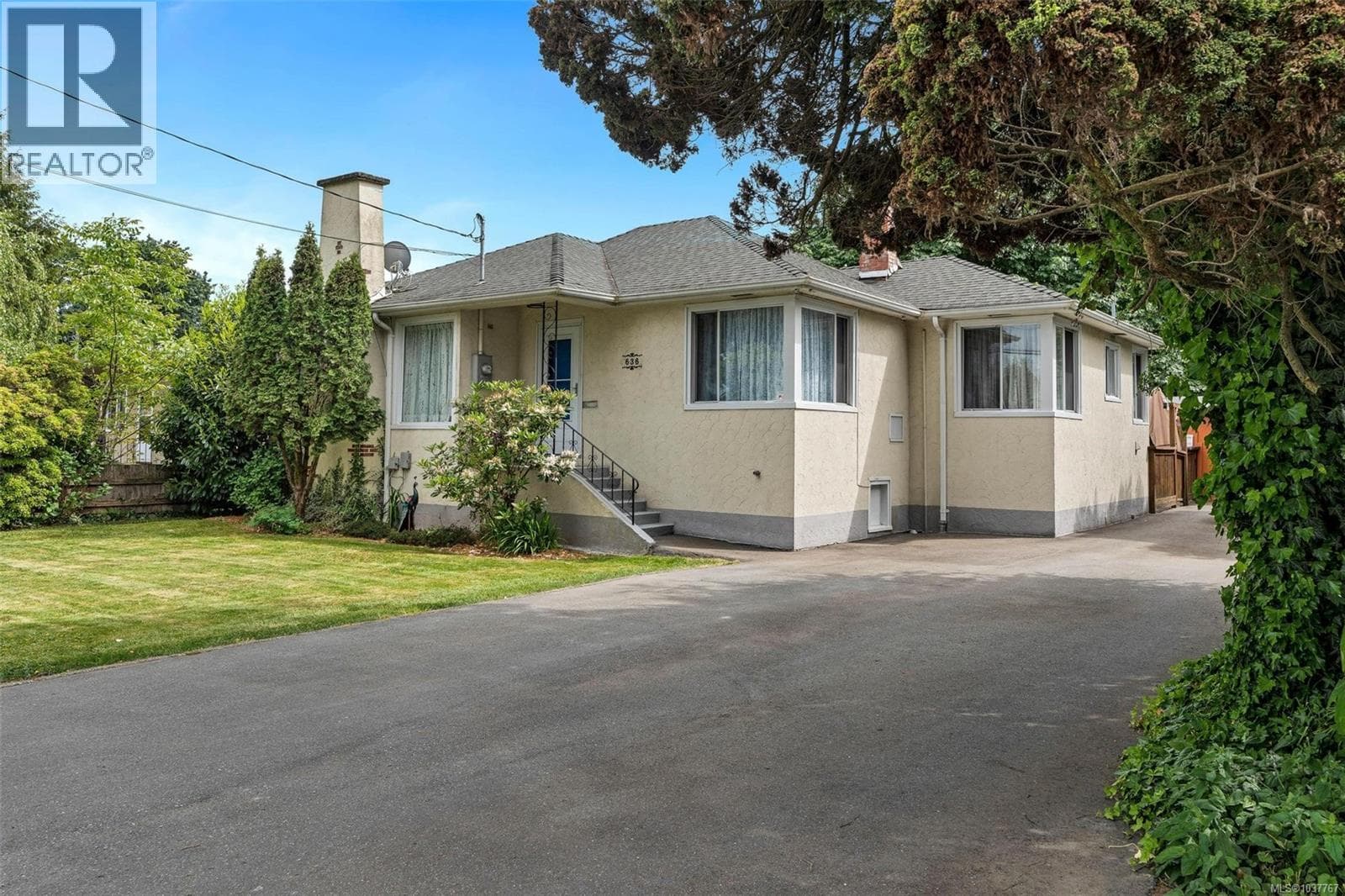 636 Coronation Ave in 