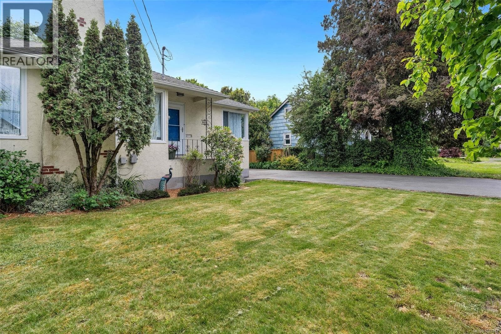 636 Coronation Ave, Vancouver Island — photo 2