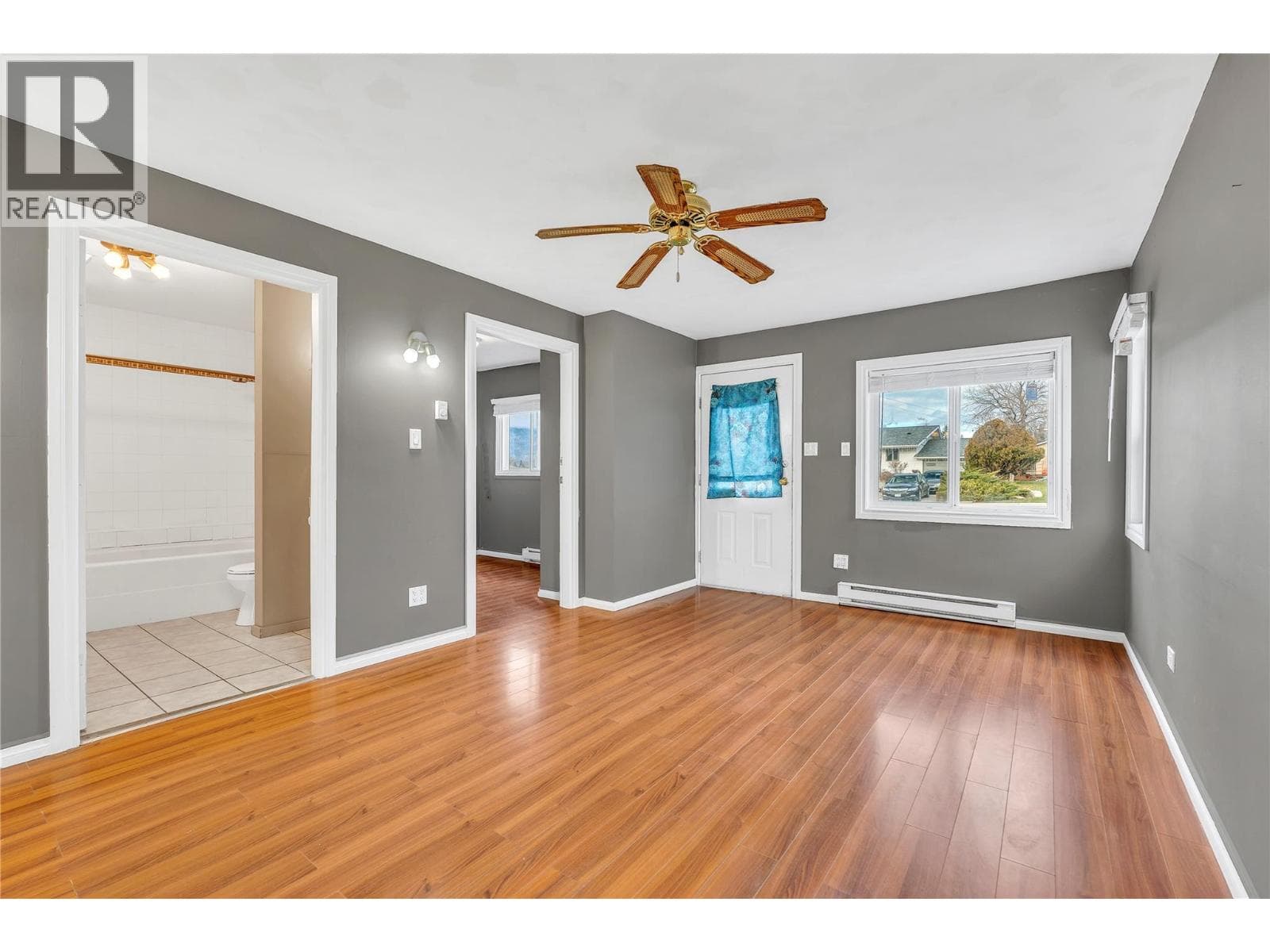 1190 PENTICTON AVENUE, Interior REALTORS® — photo 3