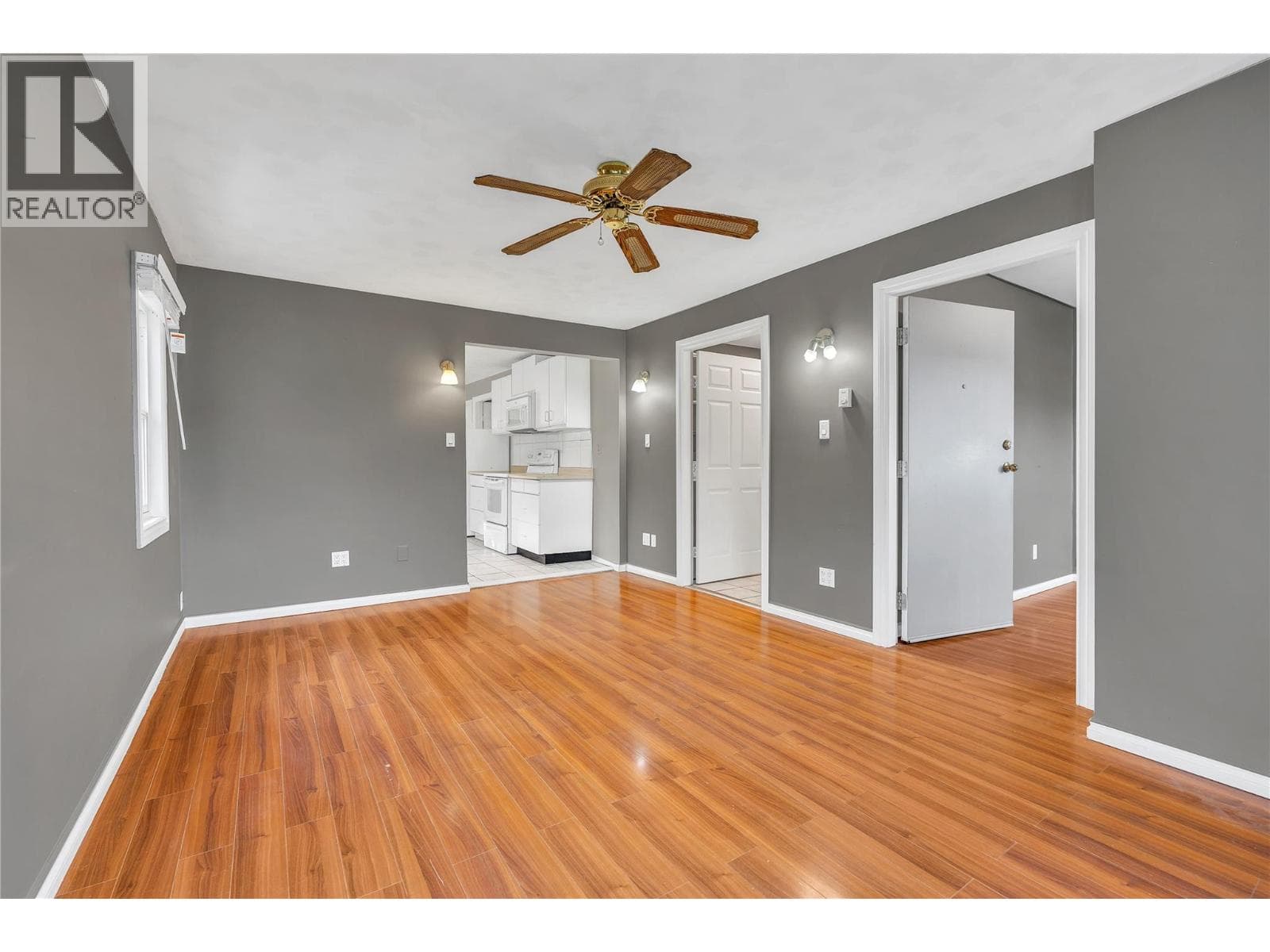 1190 PENTICTON AVENUE, Interior REALTORS® — photo 4