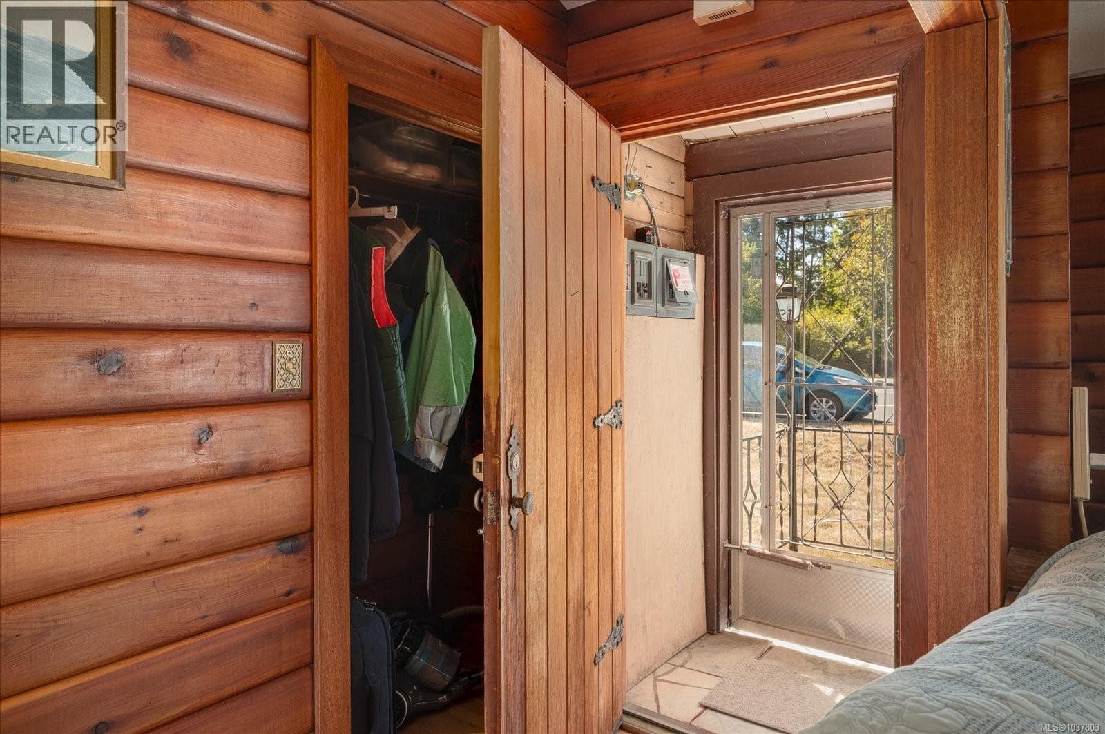 330 TEMPLE STREET, Vancouver Island — photo 3