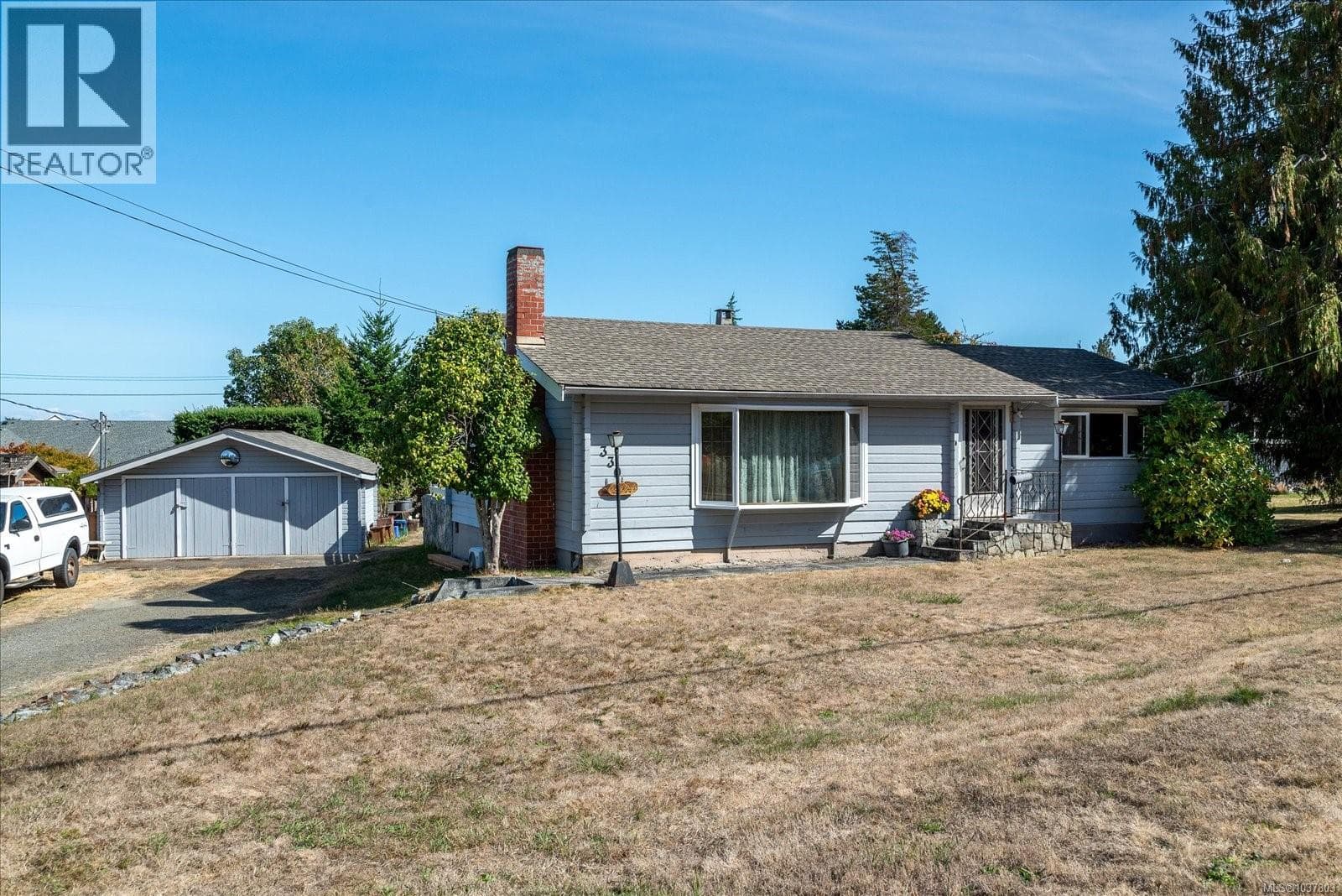 330 TEMPLE STREET, Vancouver Island — photo 2
