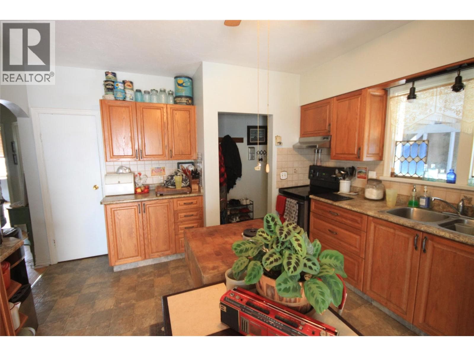 3208 35 STREET, Interior REALTORS® — photo 4
